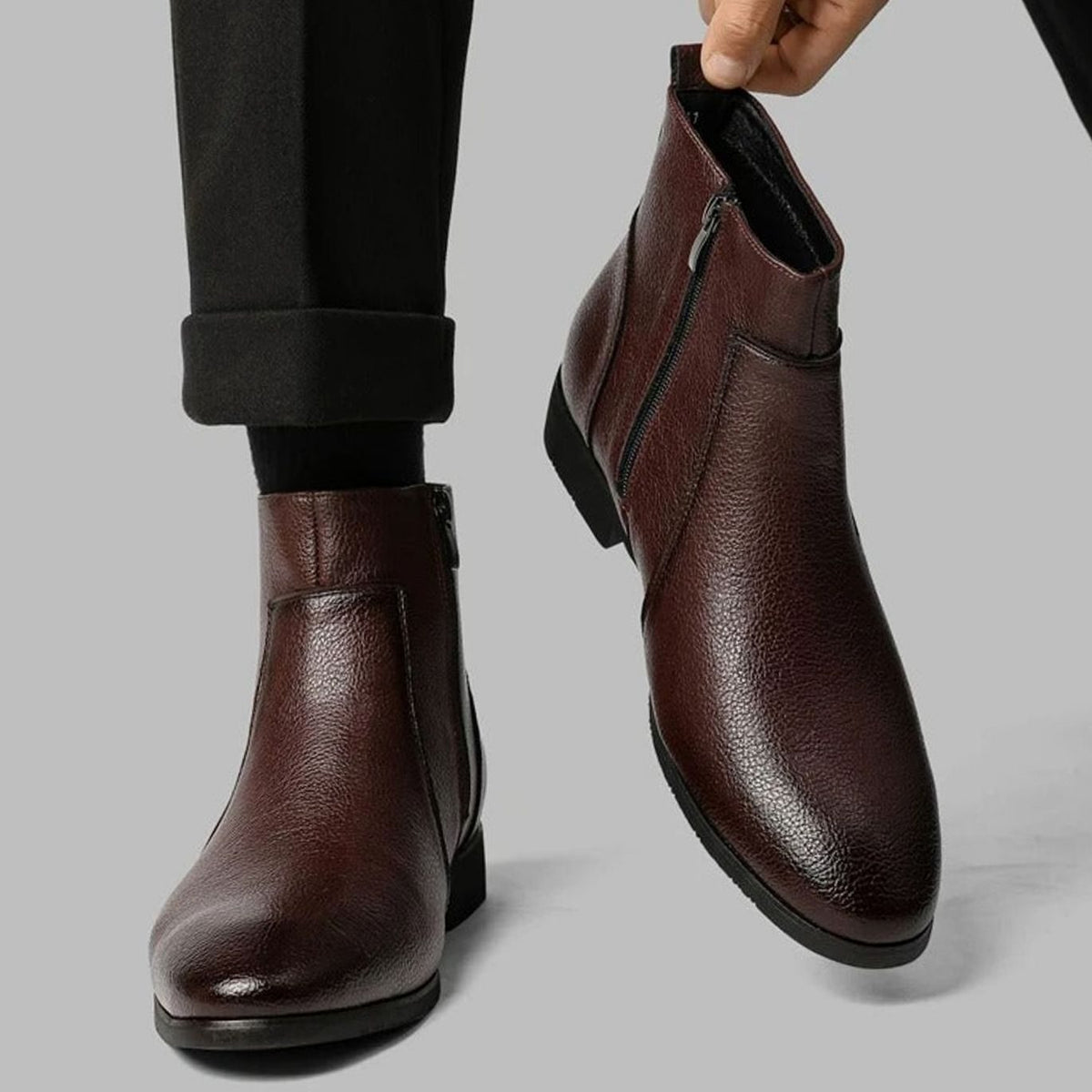 Men's pointed-toe side-zip leather boots, product view