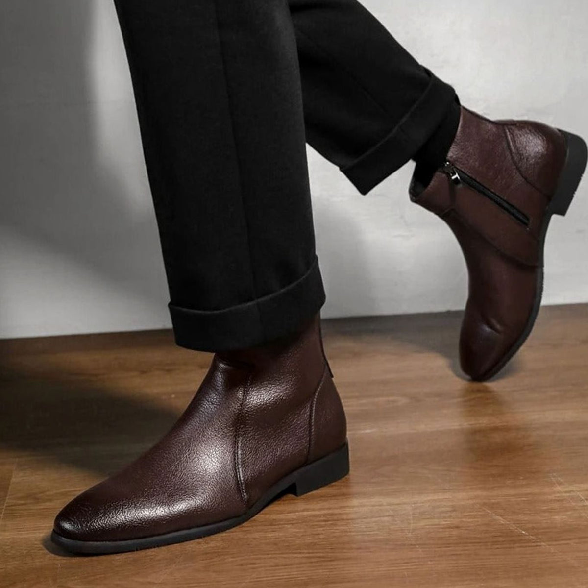 Men's pointed-toe side-zip leather boots, product view