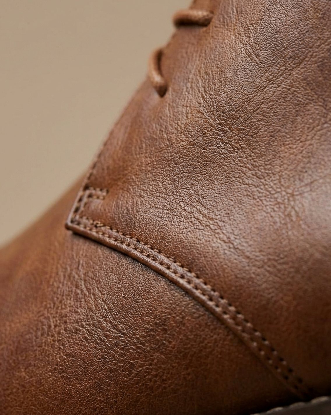 Men's full-grain leather lace-up chukka boots, product view