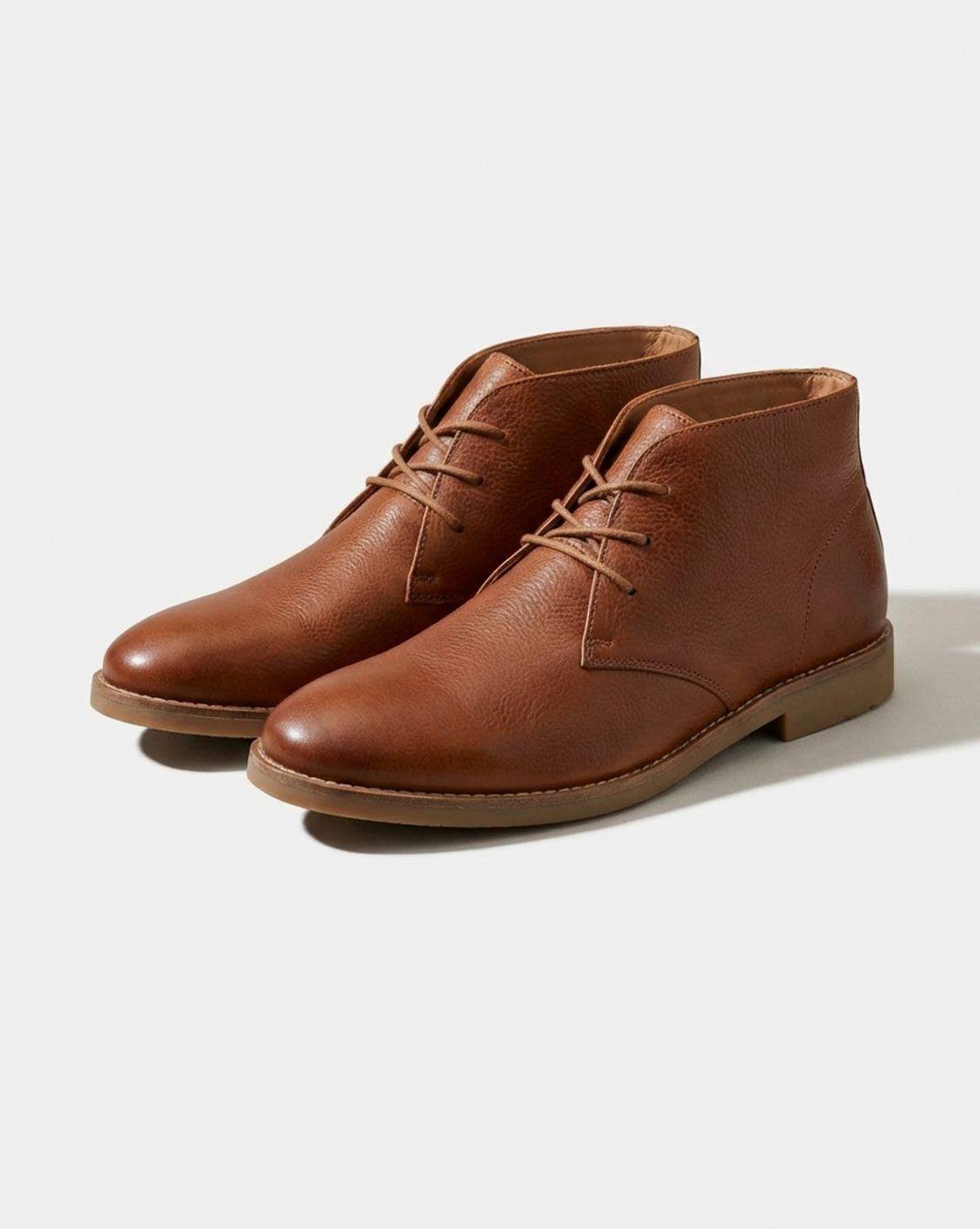 Men's full-grain leather lace-up chukka boots, product view